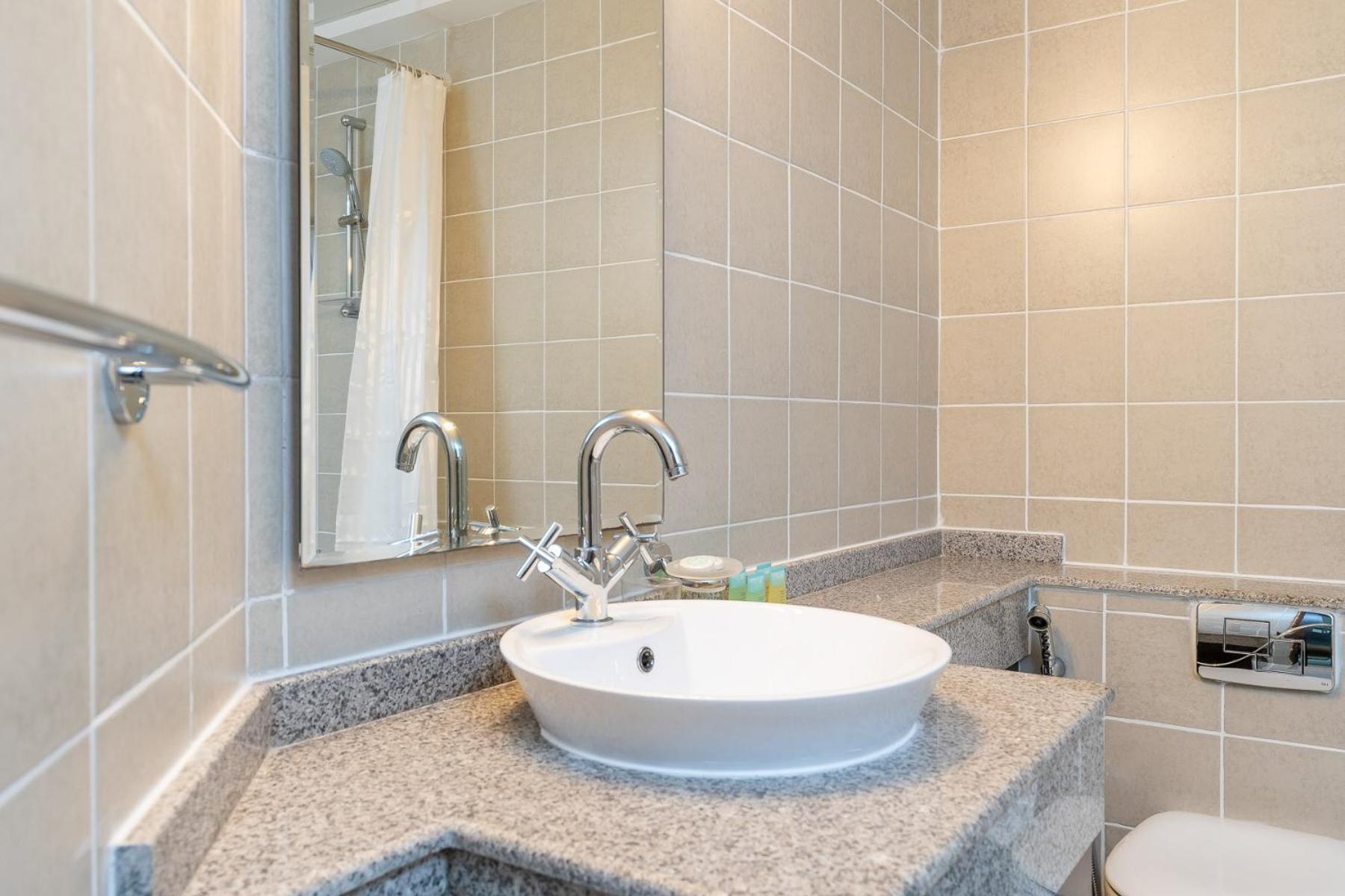 Close To Metro - Perfect For Family