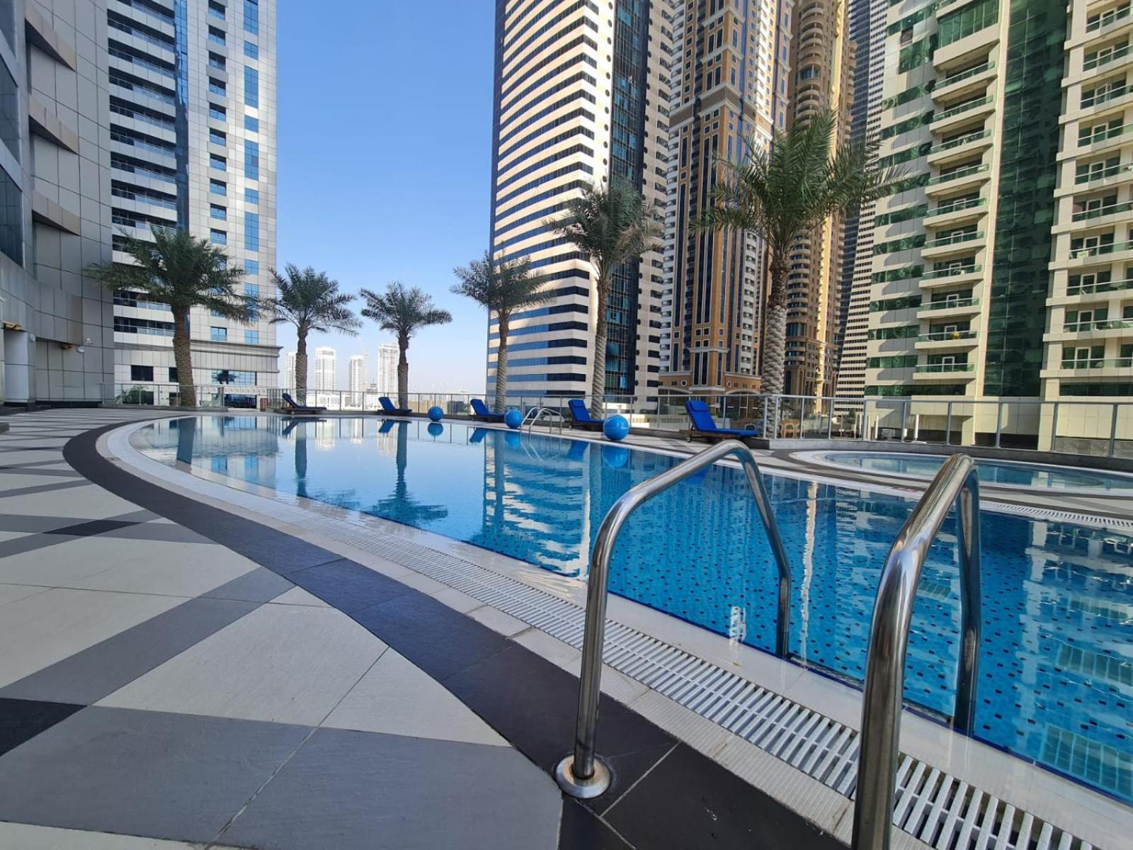 Close To Metro - Perfect For Family
